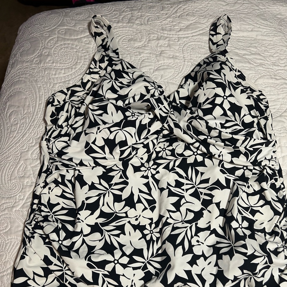 Lands’ End Underwire Tankini Top 22W